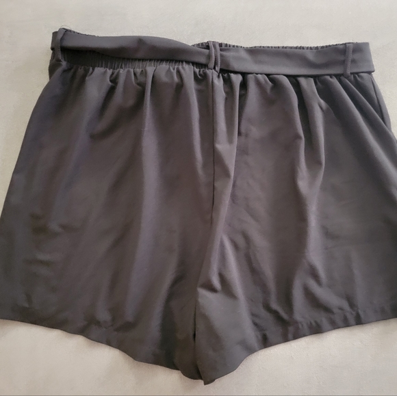 Black dress shorts - Picture 2 of 3